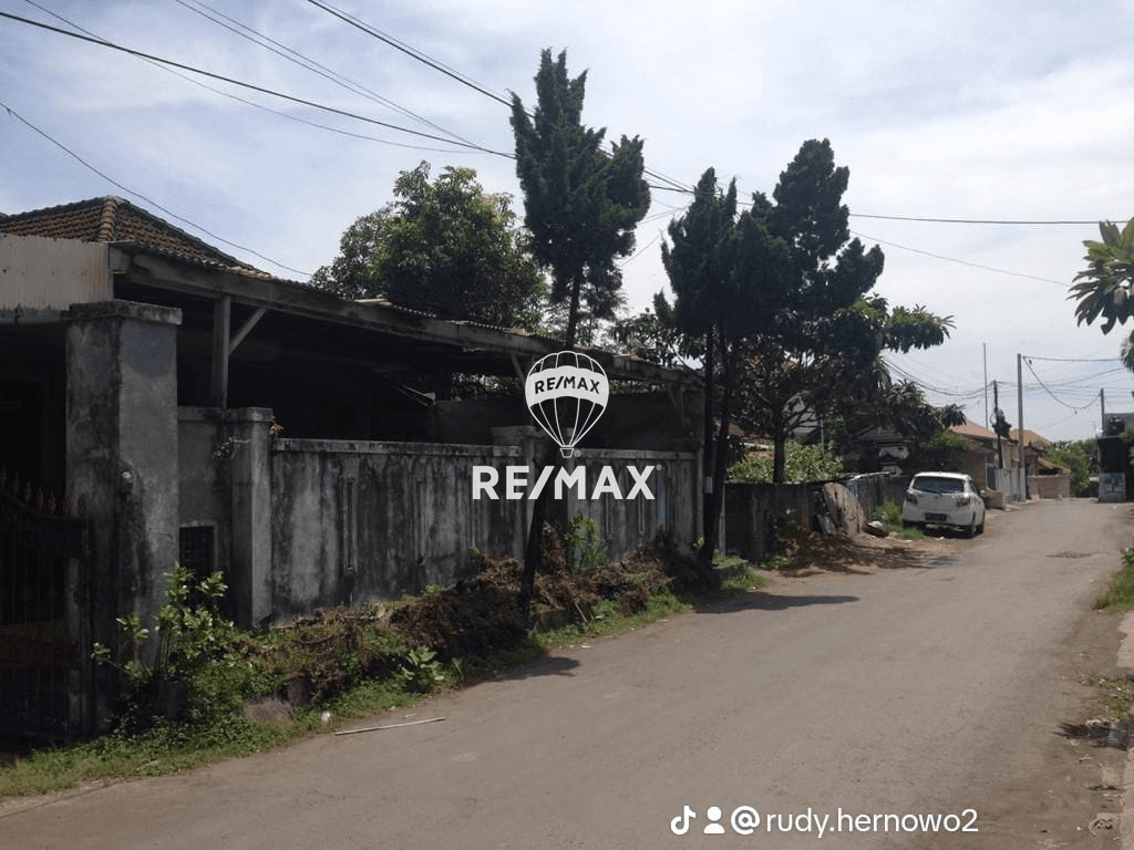 Disewakan rumah di tengah kota Denpasar. Lingkungan nyaman.