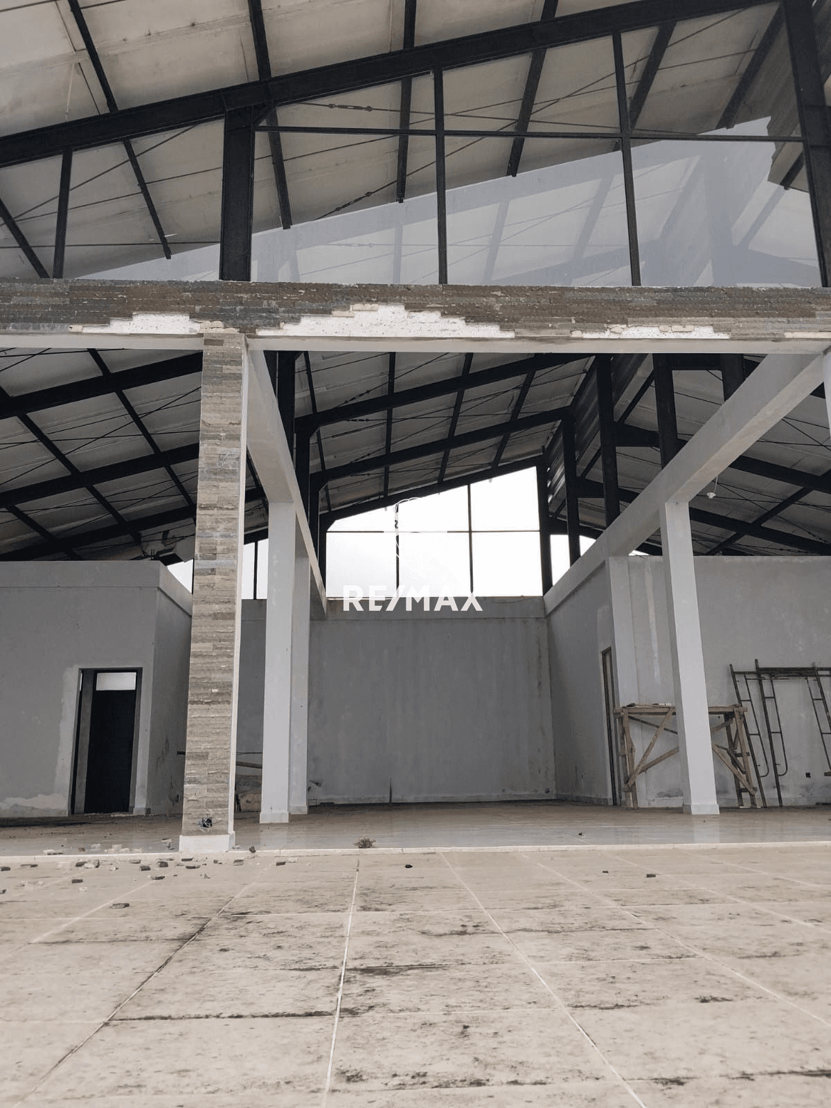DIJUAL TANAH DENGAN BANGUNAN MANGKRAK , DI JALAN UTAMA DANAU BERATAN BEDUGUL.