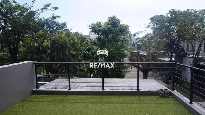 DIJUAL RUMAH SEMI VILLA DI TENGAH KOTA, DENGAN LINGKUNGAN YANG NYAMAN.DO