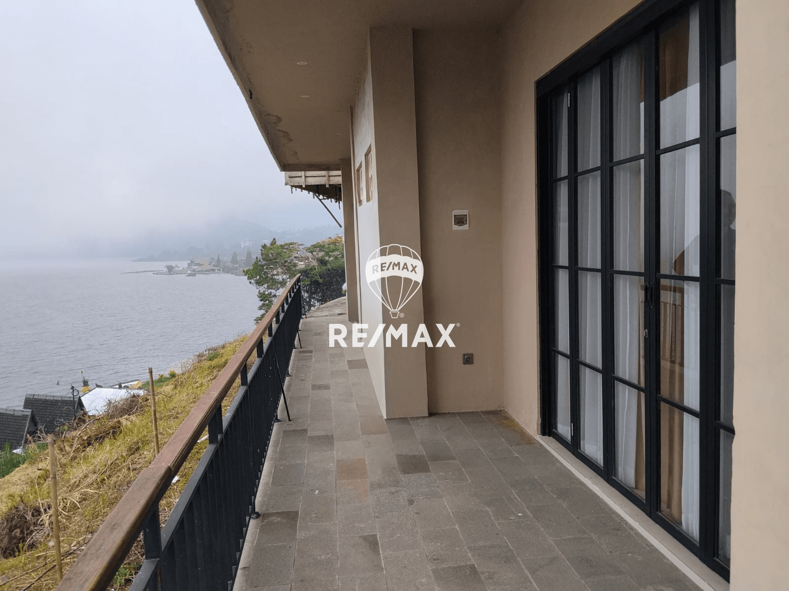 DIJUAL TANAH DENGAN BANGUNAN MANGKRAK , DI JALAN UTAMA DANAU BERATAN BEDUGUL.
