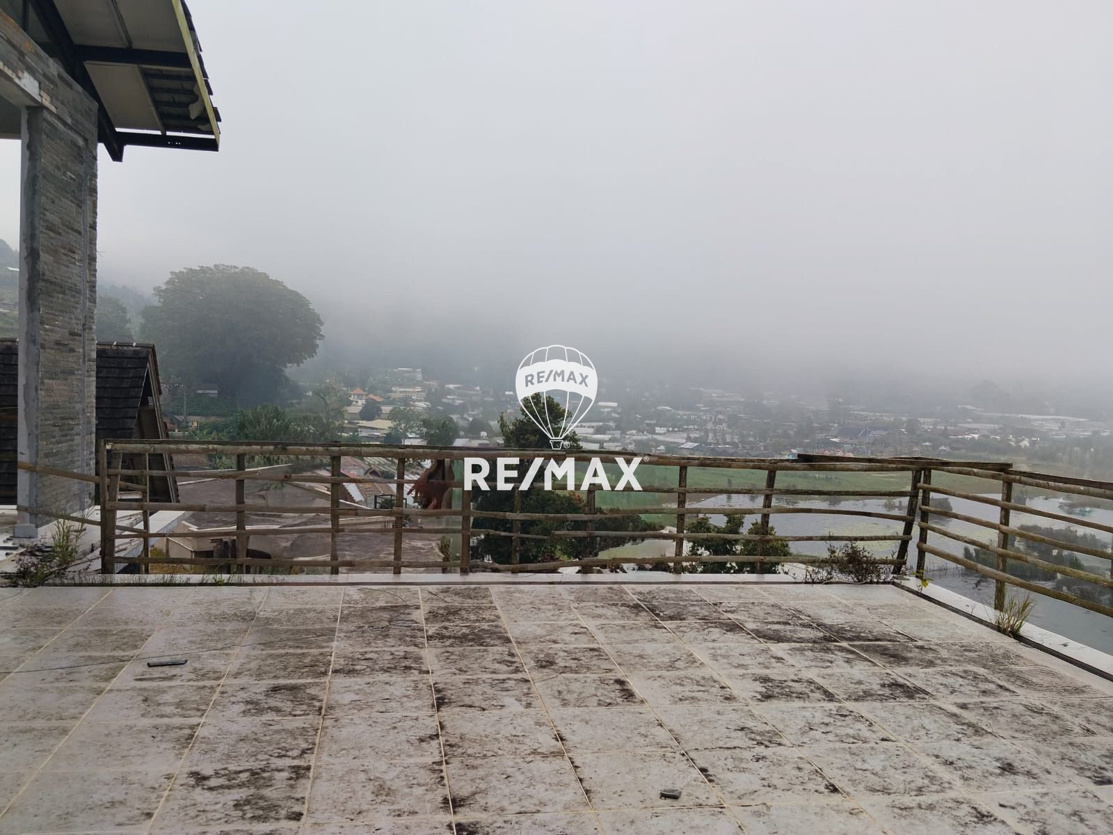 DIJUAL TANAH DENGAN BANGUNAN MANGKRAK , DI JALAN UTAMA DANAU BERATAN BEDUGUL.
